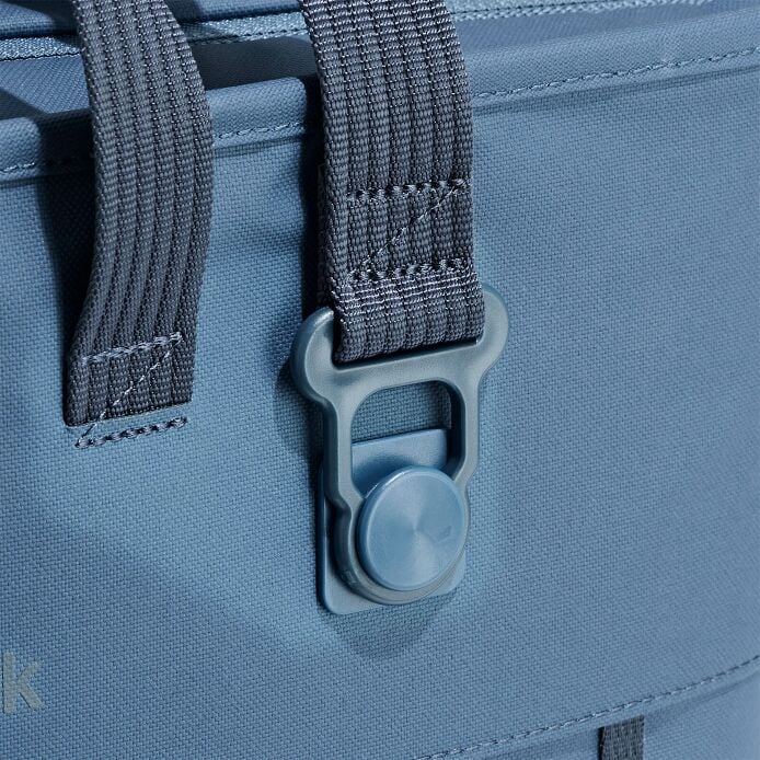 carryouttm-soft-cooler-tote-30-l-y8 250815_hydro_cooler_details_14838_2_7.jpg