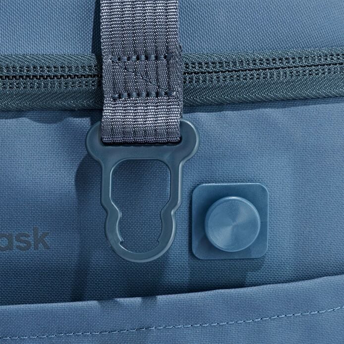 carryouttm-soft-cooler-30-l-h6 250815_hydro_cooler_details_14856_2_5.jpg