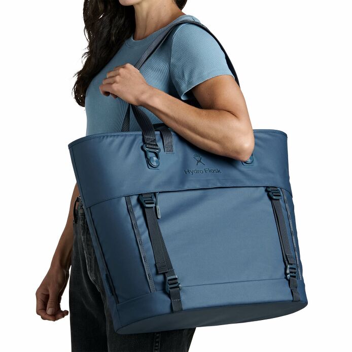 carryouttm-soft-cooler-tote-30-l-y8 250815_hydro_s26_hb_14614_2.jpg