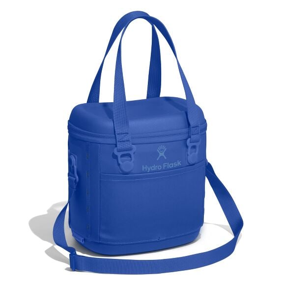 carryouttm-soft-cooler-10-l-h4 6pco382_carryout_cooler_10l_capri_blue_angled_1.jpg