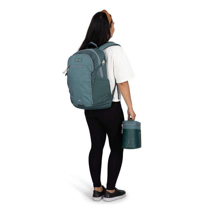 osprey-axis-x-hydro-flask-campus-essentials-bundle-n4 axisxhydroflask_s26_onbody2_cascadeblue_10007249_2.jpg