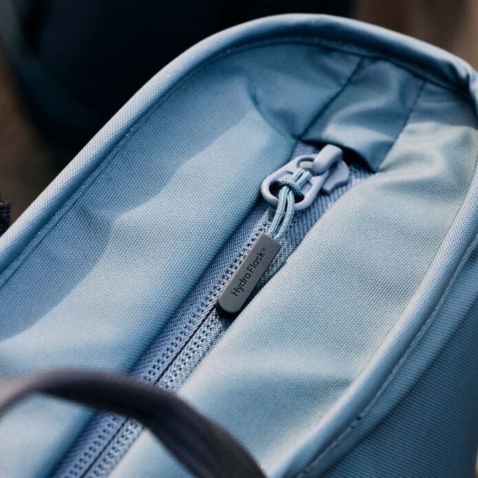 carryouttm-soft-cooler-tote-10-l-a6 hf_carryout_bouwer_d1_l1_torrey_pines_still_life_0112_4.jpg
