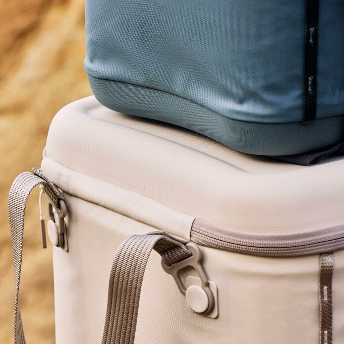 carryouttm-soft-cooler-30-l-h6 hf_carryout_bouwer_d1_l1_torrey_pines_still_life_0381_1_6.jpg