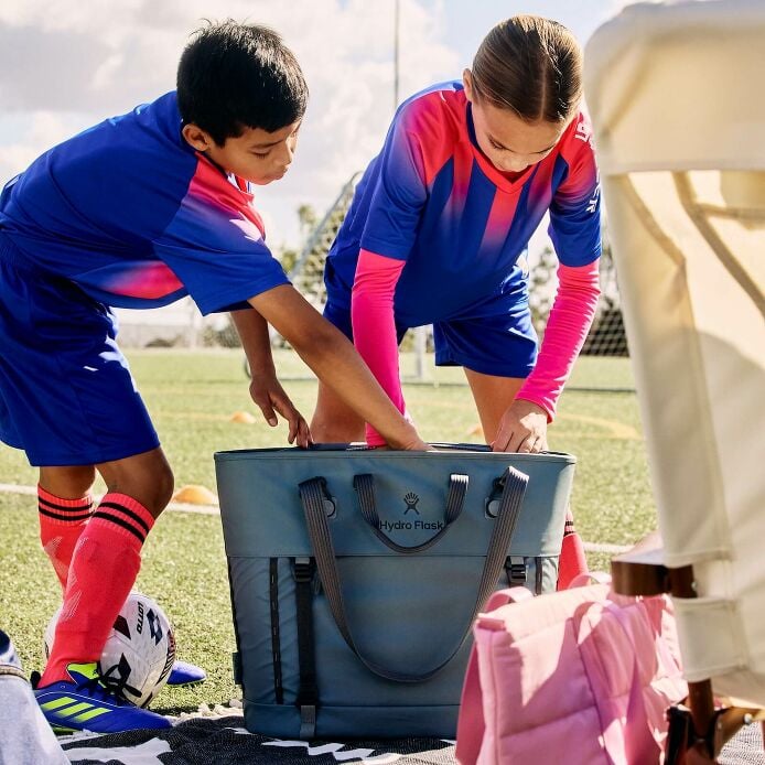 carryouttm-soft-cooler-tote-30-l-y8 hf_carryout_bouwer_d2_l2_parking_soccer_2454_1_1.jpg