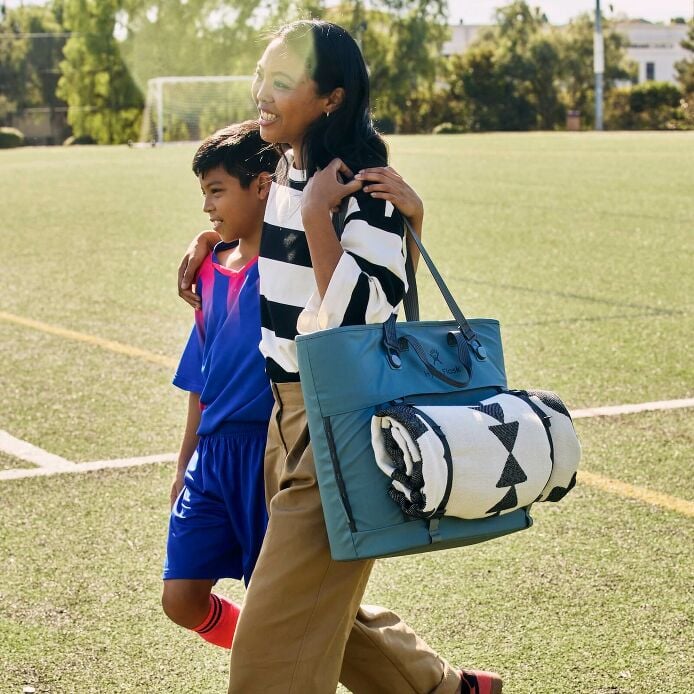 carryouttm-soft-cooler-tote-30-l-y8 hf_carryout_bouwer_d2_l2_parking_soccer_3406_1_1.jpg