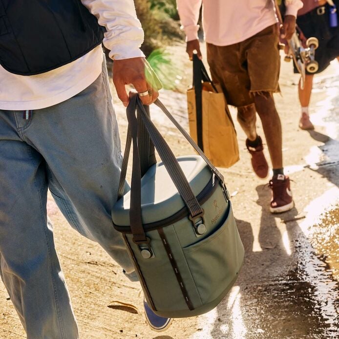 carryouttm-soft-cooler-10-l-h4 hf_carryout_bouwer_d2_l3_skate_ditch_3744_5.jpg