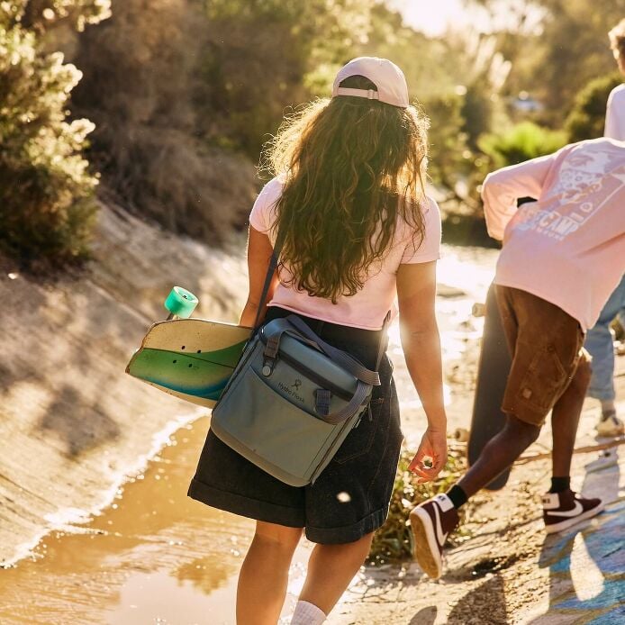 carryouttm-soft-cooler-10-l-h4 hf_carryout_bouwer_d2_l3_skate_ditch_5669_5.jpg