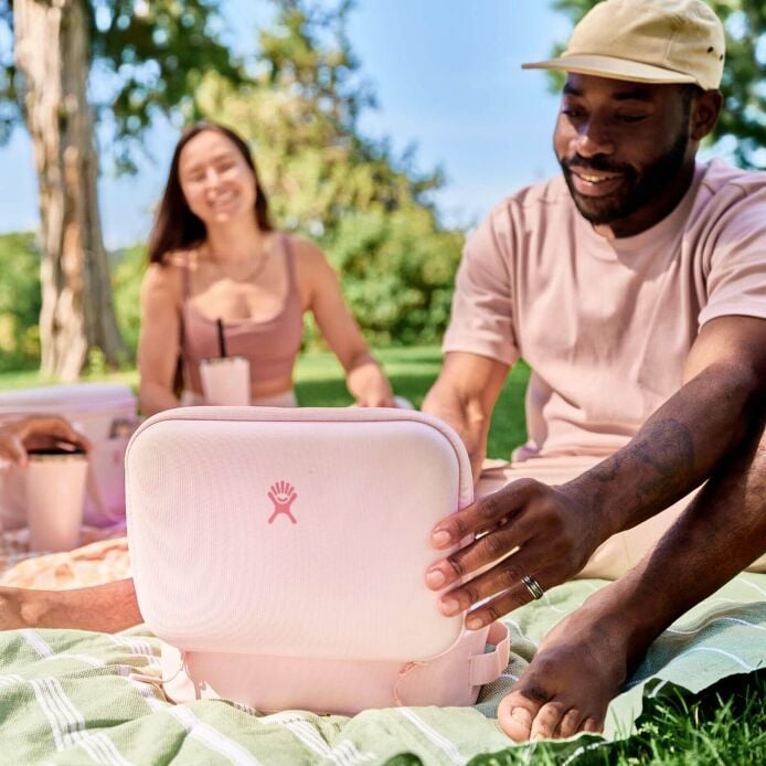 5-l-carry-outtm-lunch-box-e6 hf_s24_trillium_45_1.jpg