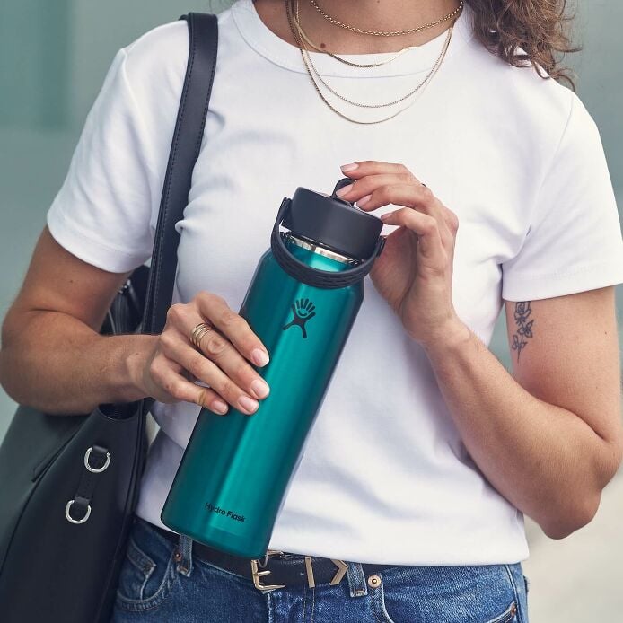 32-oz-lightweight-flex-straw-bottle-w2 hf_s26_lightweight_mcinnis_5167_2_3.jpg