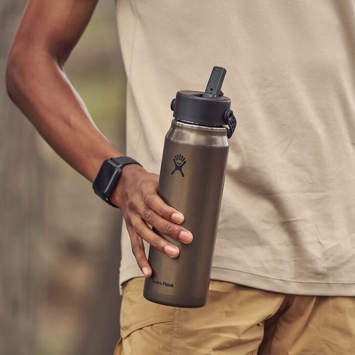 32-oz-lightweight-flex-straw-bottle-w2 hf_s26_lightweight_mcinnis_6345_2_3.jpg