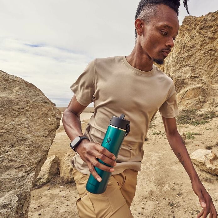 24-oz-lightweight-flex-straw-bottle-a9 hf_s26_lightweight_mcinnis_6828_4.jpg