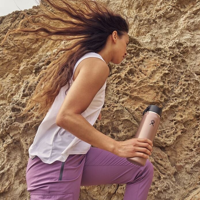 32-oz-lightweight-flex-straw-bottle-w2 hf_s26_lightweight_mcinnis_6946_1_3.jpg