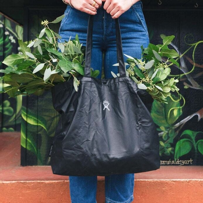 20-l-tag-along-tote-l5 s25_tagalongtote_post_3_1_1_1.jpg