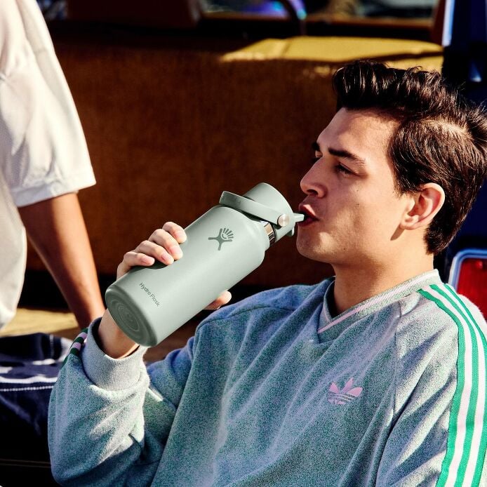 32-oz-wide-mouth-with-flex-straw-cap-k9 s25_tailgating_brouwer_exp-2028-06-01_04-6336_1__5.jpg